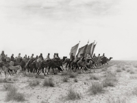 The army of King Abdulaziz in one of the campaigns to unify the Kingdom near Thaj in the Eastern Province. King Abdulaziz Foundation for Research and Archives (Darah)