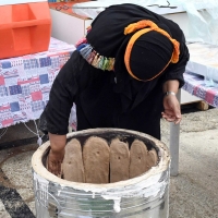 Mifa bread during its preparation in the Tannour. (SPA)