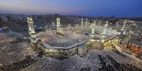 The Grand Mosque crowded with worshippers filling the buildings and courtyards of the Saudi expansion. (SPA)