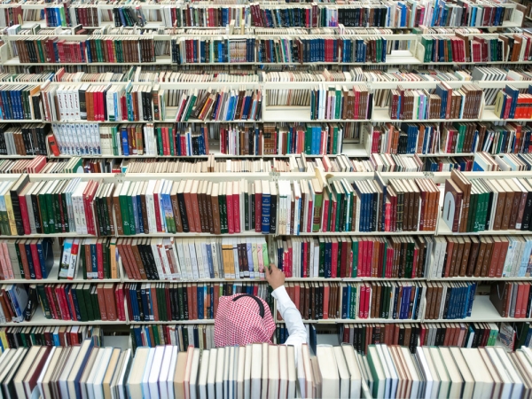 A visitor browsing publications in a public library in the Kingdom. (Ministry of Culture)