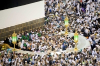 A number of Umrah performers and pilgrims around Hijr Ismail in the Grand Mosque. (SPA)