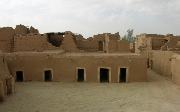 Historical buildings in the heritage town of Uyun al-Jiwa in al-Qassim Province. Leishman. King Abdulaziz Foundation for Research and Archives (Darah).