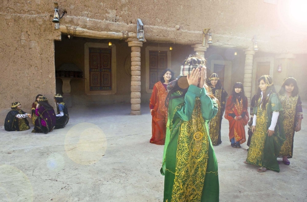 Image of girls playing the traditional game of al-Ghummayda. (SPA)