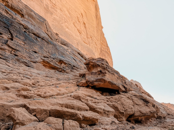 Rock Formations in Mount Ikmah. (Saudipedia)