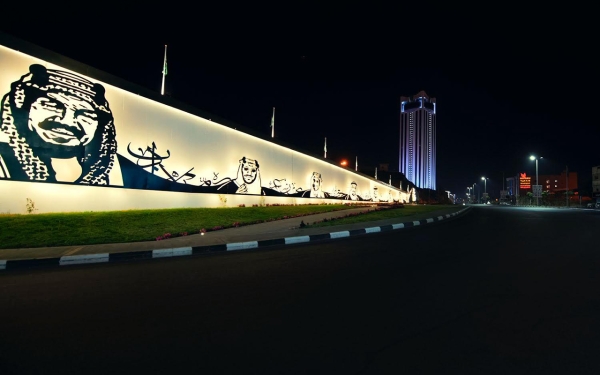 The "Pride and Glory" mural depicts King Abdulaziz and the other kings of the Kingdom in Taif. (SPA)