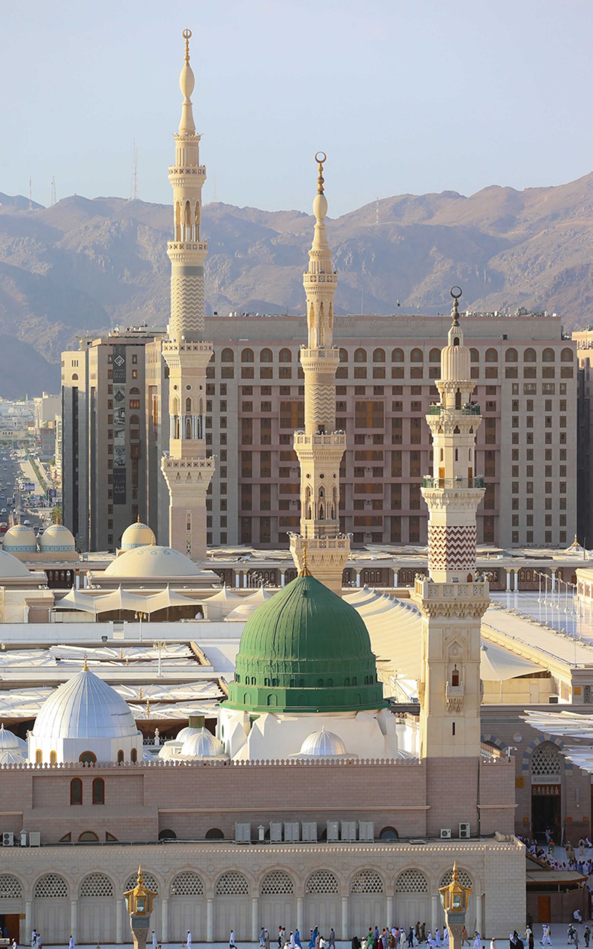 One of the minarets of the Prophet&#039;s Mosque. (Saudipedia)