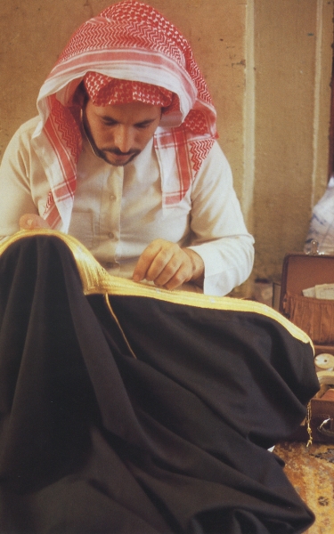 Sewing Mishlah by hand. King Abdulaziz Foundation for Research and Archives (Darah)