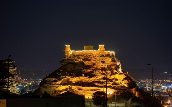 A night photo of Zaabal Castle in Sakaka, Al-Jawf Province. (SPA)