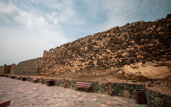 The walls of the historical Shamsan Castle in Abha, in Asir Province. (Saudipedia)