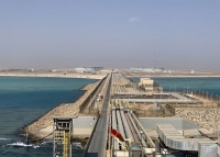 Yanbu Refinery, a subsidiary of Saudi Aramco. King Abdulaziz Foundation for Research and Archives (Darah)
