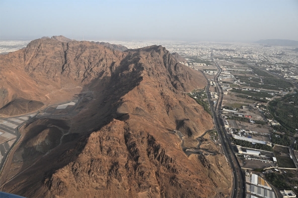 Mount Uhud in al-Madinah al-Munawwarah. (Saudipedia)