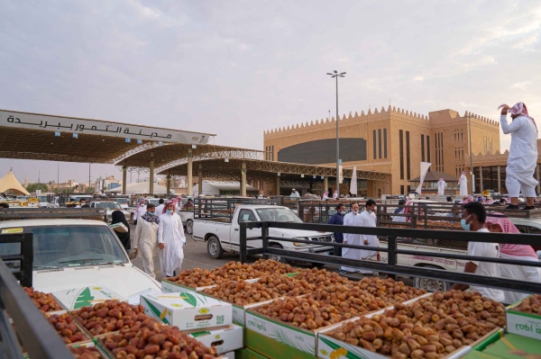 Dates on display at the Buraydah Dates City. (Saudipedia)