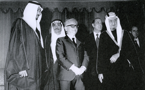 King Faisal receives the Italian president accompanied by King Salman Bin Abdulaziz in 1975. (King Abdulaziz Foundation for Research and Archives (Darah))