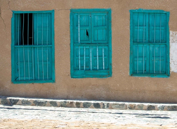 An old window design in Duba Governorate. (Saudipedia)