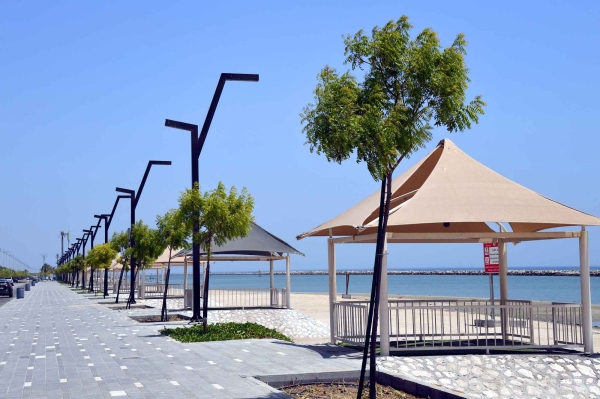 Seating areas on Dammam Corniche in the Eastern Province. (Saudipedia)