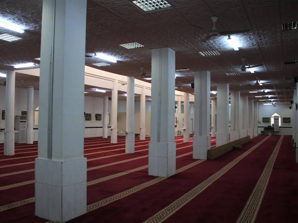 Interior view of al-Zubair Bin al-Awwam Mosque (SPA).