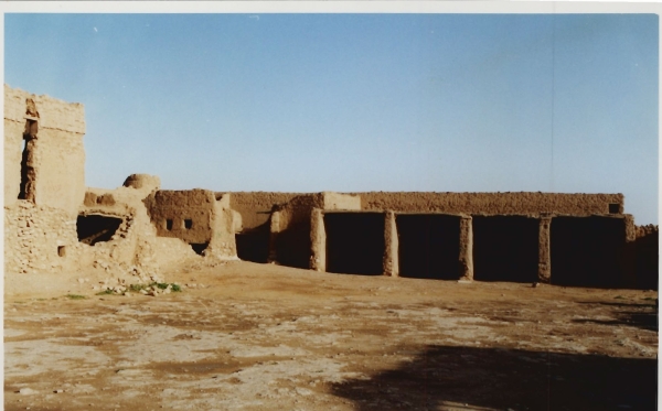 The courtyard of the Emirate Palace in Linah. (King Abdulaziz Foundation for Research and Archives (Darah))