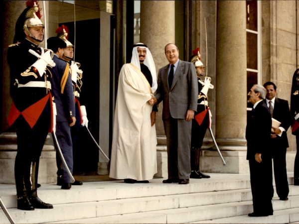 King Salman during his meeting with French President Jacques Chirac at the Élysée Palace in 1997. (King Abdulaziz Foundation)