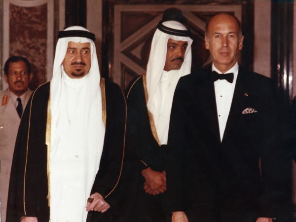 King Khalid receiving former French President Valéry Giscard d'Estaing in 1981. (King Abdulaziz Foundation)