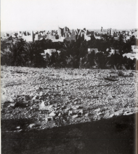 Old photo of at-Turaif District featuring mud houses and palm trees. Gerard Leachman. 1912. (SPA)