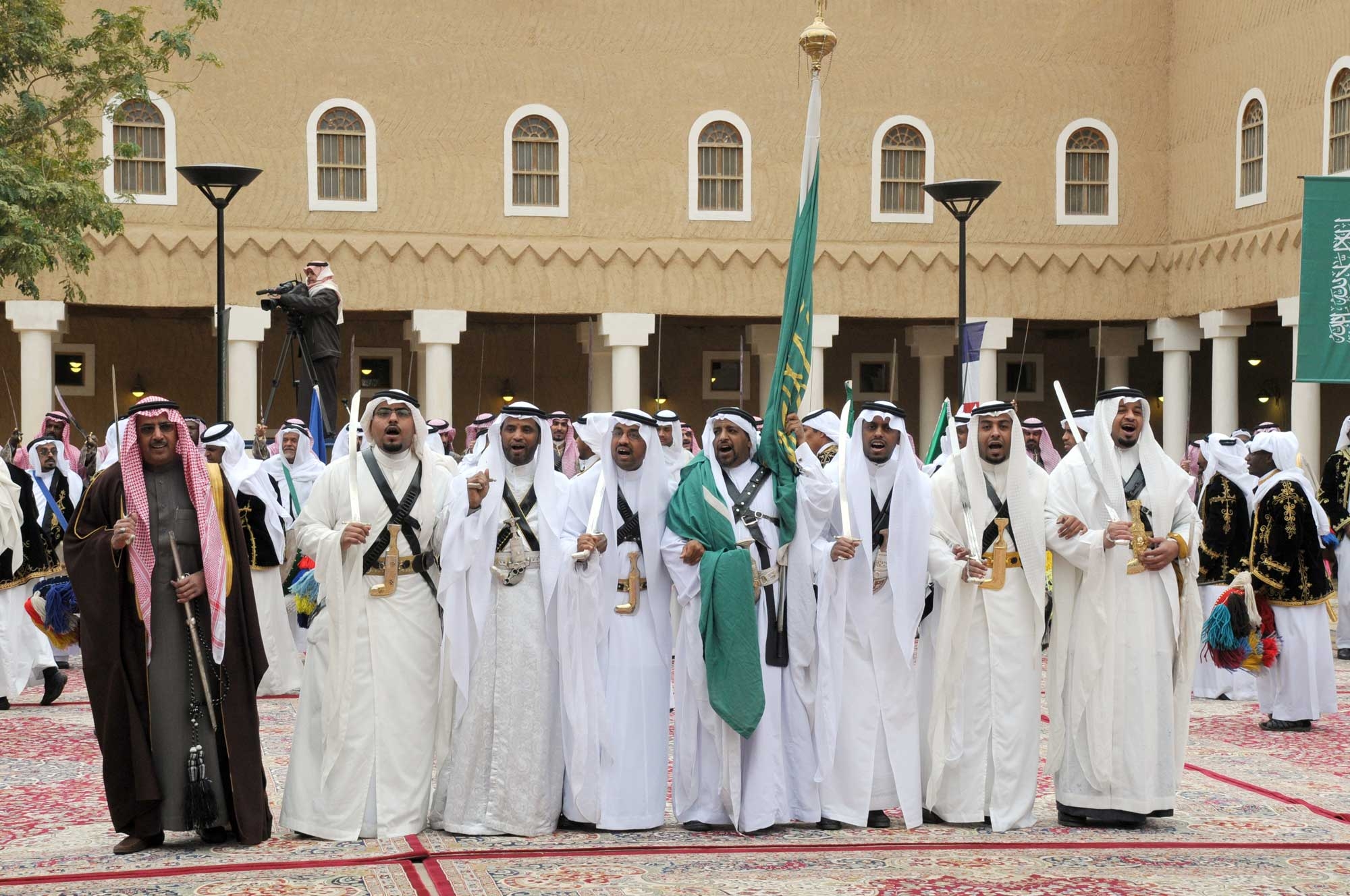 Saudi Ardah performance at the King Abdulaziz Historical Center. King Abdulaziz Foundation for Research and Archives (Darah)