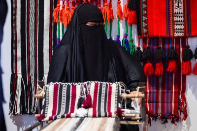 A traditional al-Sadu weaving practice. (SPA)