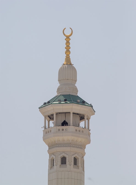 One of the minarets of the Grand Mosque in Makkah al-Mukarramah. (Saudipedia)