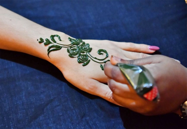 Henna Engraving on the Hands (SPA)