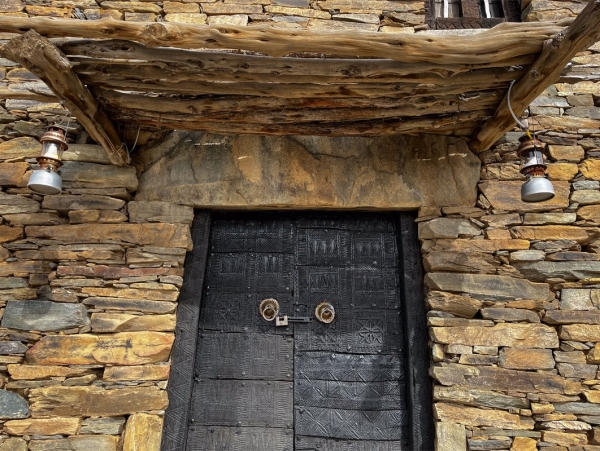 A historic house built of stone in al-Bahah Province. (Saudipedia)