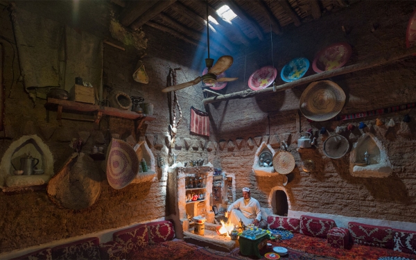 Al-Mashab room or al-Majlis in the traditional Najdi house. (Unveil Saudi)