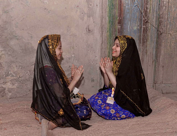 Two girls wearing traditional attire from the Eastern Province. (SPA)