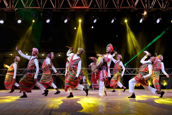 The Azawi Dance is one of the folk arts in the southern part of the Kingdom. (Heritage Commission)