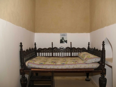 Al-Taraha on the bed where King Abdulaziz slept in al-Ahsa. (SPA)
