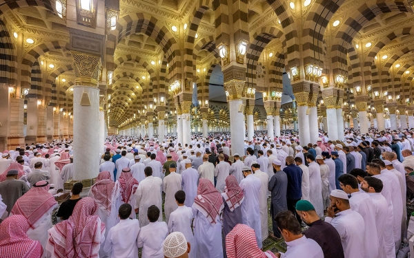 Worshippers inside the Prophet's Mosque in al-Madinah al-Munawwarah. (SPA)