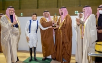 Prince Mohammed Bin Abdulrahman Bin Abdulaziz, Deputy Governor of Riyadh Province, presents the Prince Mohammed Bin Saud al-Kabeer Cup. (SPA)