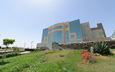 One of the buildings of King Khalid University in Abha. (King Abdulaziz Foundation for Research and Archives (Darah))