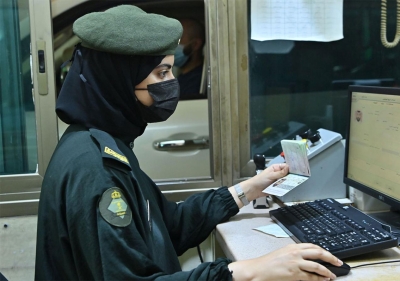 Female employee of the National Center for Security Operations affiliated with the Ministry of Interior. (SPA)