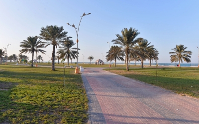 A walkway of Ras Tannurah Corniche in the Eastern Province. (Saudipedia)