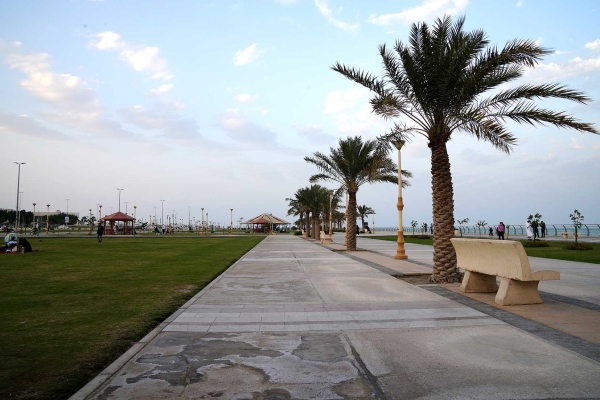 A walkway from Khobar Corniche. (Saudipedia)