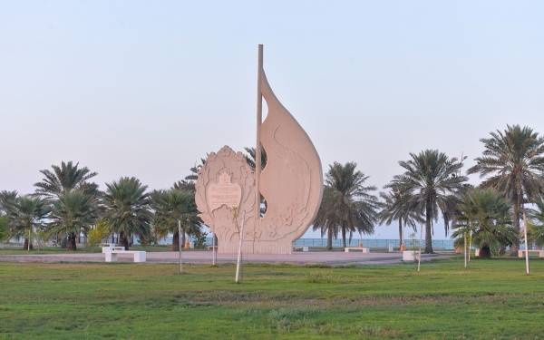 Green spaces in Ras Tannurah Corniche in the Eastern Province. (Saudipedia)