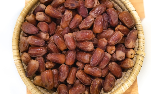 A crop of one of Sagai dates, one the most notable date varieties in the Kingdom. (Saudipedia)