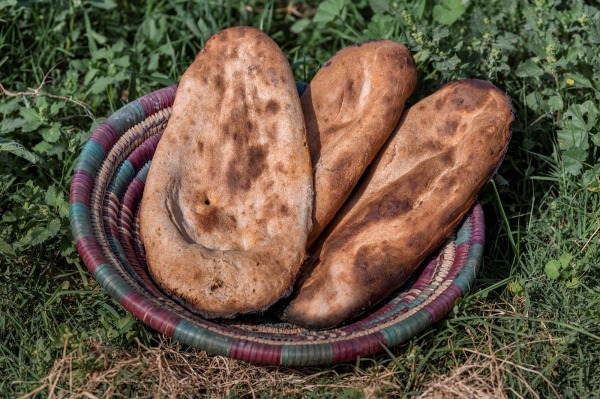 The renowned mifa bread or tannour bread made south of the Kingdom. (SPA)