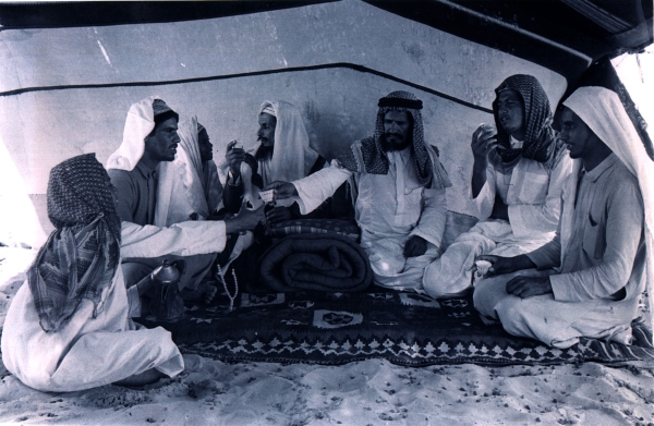 Men of the desert sipping coffee, considered as one of the symbols of generosity of the Saudi society, since the establishment of the First Saudi State. (King Abdulaziz Foundation for Research and Archives (Darah))