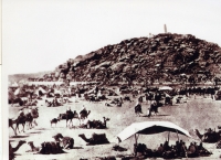 Historical photograph of Mount Arafat during the Hajj Season. (King Abdulaziz Foundation for Research and Archives (Darah))