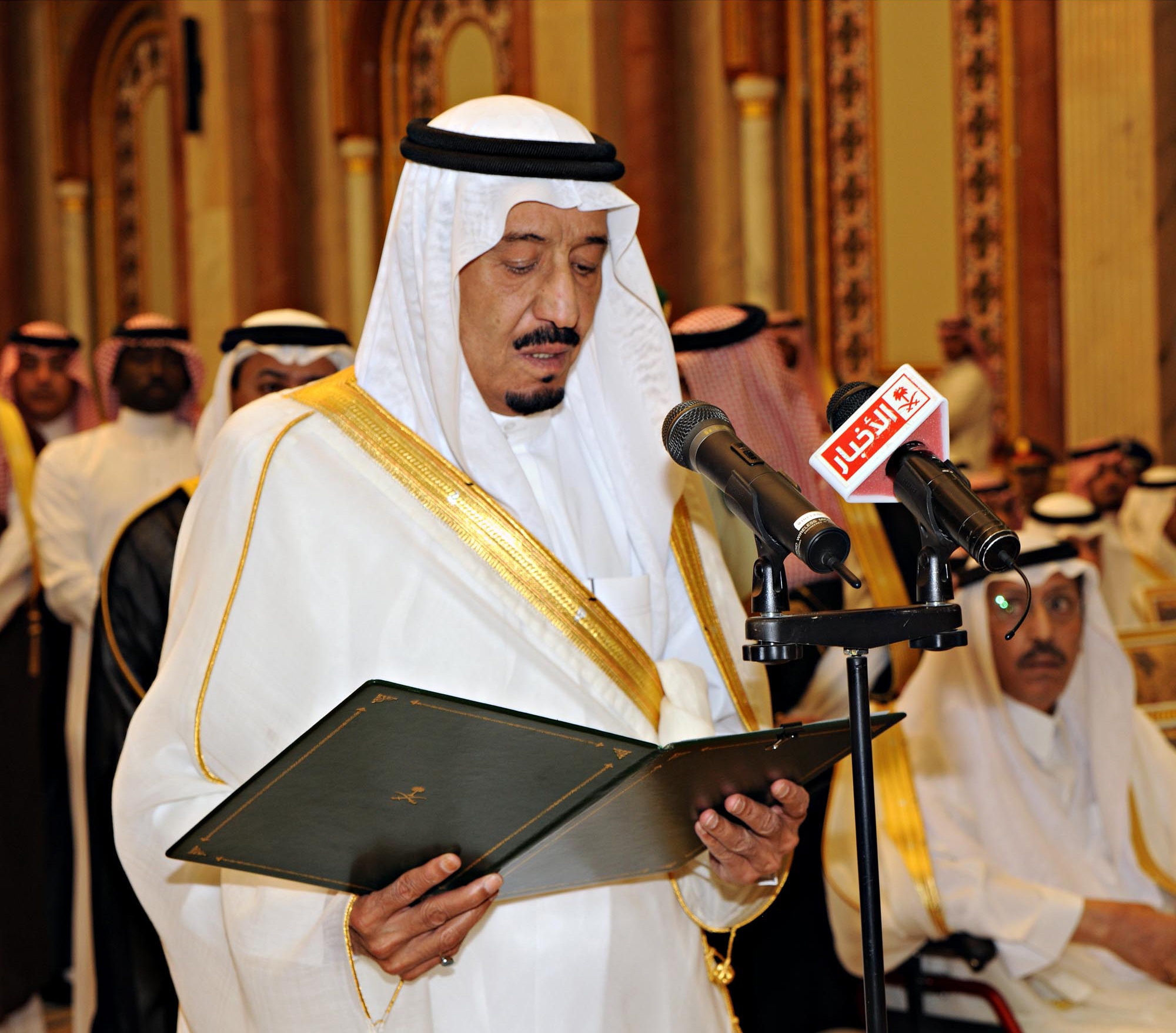 King Salman - then Minister of Defense - taking the oath after being appointed as Minister of Defense. (SPA)