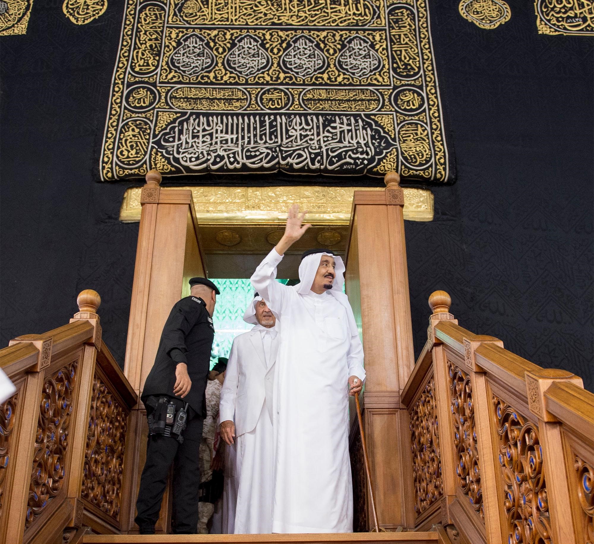 The Custodian of the Two Holy Mosques visiting the Grand Mosque in Makkah al-Mukarramah. (SPA)