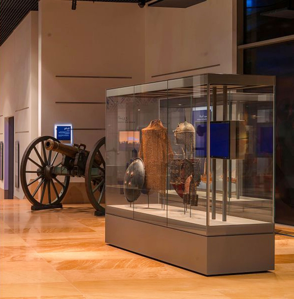 Some of the exhibits displayed at the Diriyah Museum, such as a cannon and war armor. (SPA)