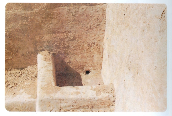 Basin in the reception room with a visible drain hole. (Turaif Hammam and Its Associated Rooms, Ministry of Knowledge, 1900-1999)