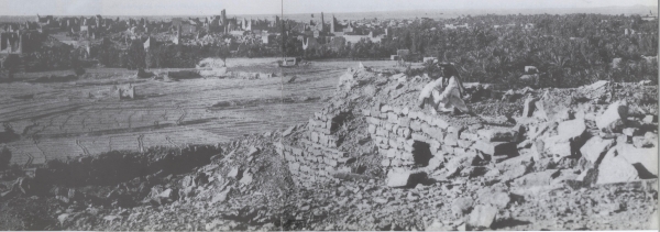 The markets of Diriyah during the First Saudi State were located on both sides of Wadi Hanifa. Gerard Lechman, 1331 AH. (King Abdulaziz Foundation)