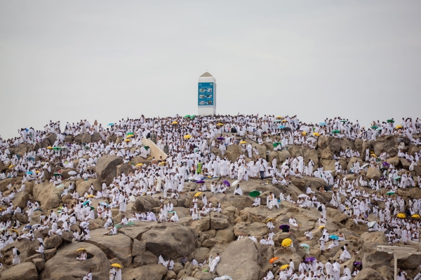 Pilgrims standing on Mount Arafat during the 2022 Hajj Season. (Saudipedia)